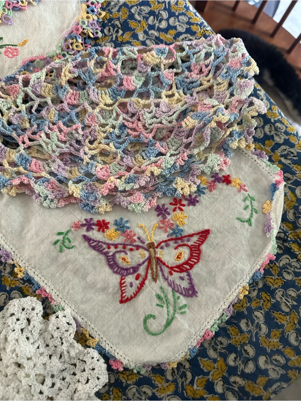 Vintage Linens Dollie’s, runners etc - Picture 7 of 9